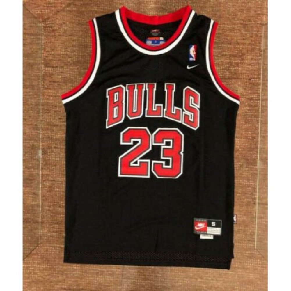 Worn once. Bulls 23 Jersey